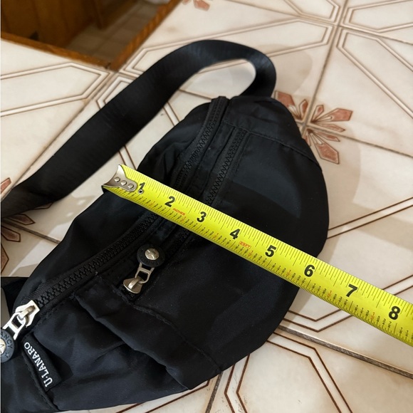 Unisex Basic Black Fanny Pack - Lots of Zipper Pockets - Picture 10 of 10
